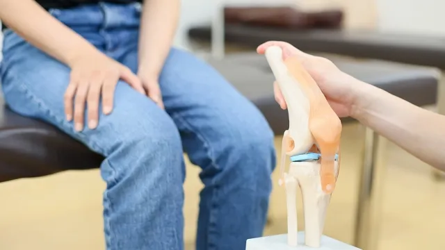 半月板損傷からの動作復帰のポイント｜しゃがむ・立つ・階段動作はいつから可能？